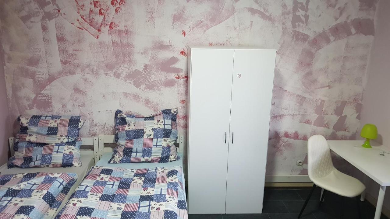 Handwerker Unterkunft Monteurzimmer Mit Gemeinschaftsbad In Brebach Saarbrucken Bagian luar foto